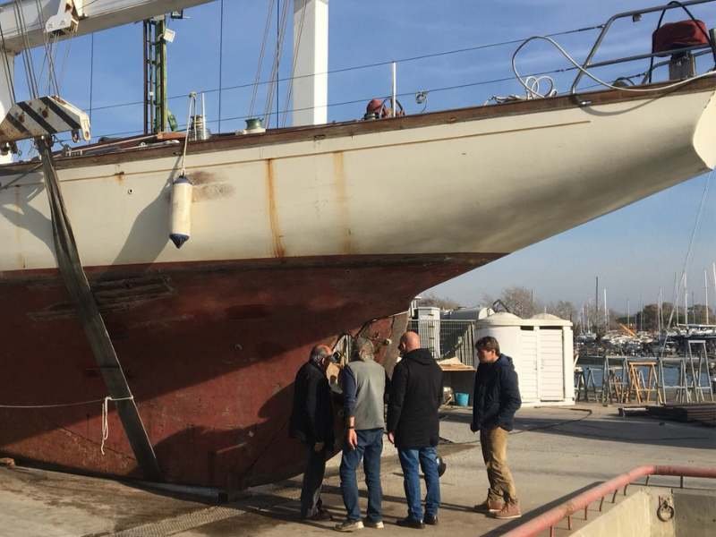 Lifting SY Aprilia in Rome Lifting Sailboat Aprilia in Rome
