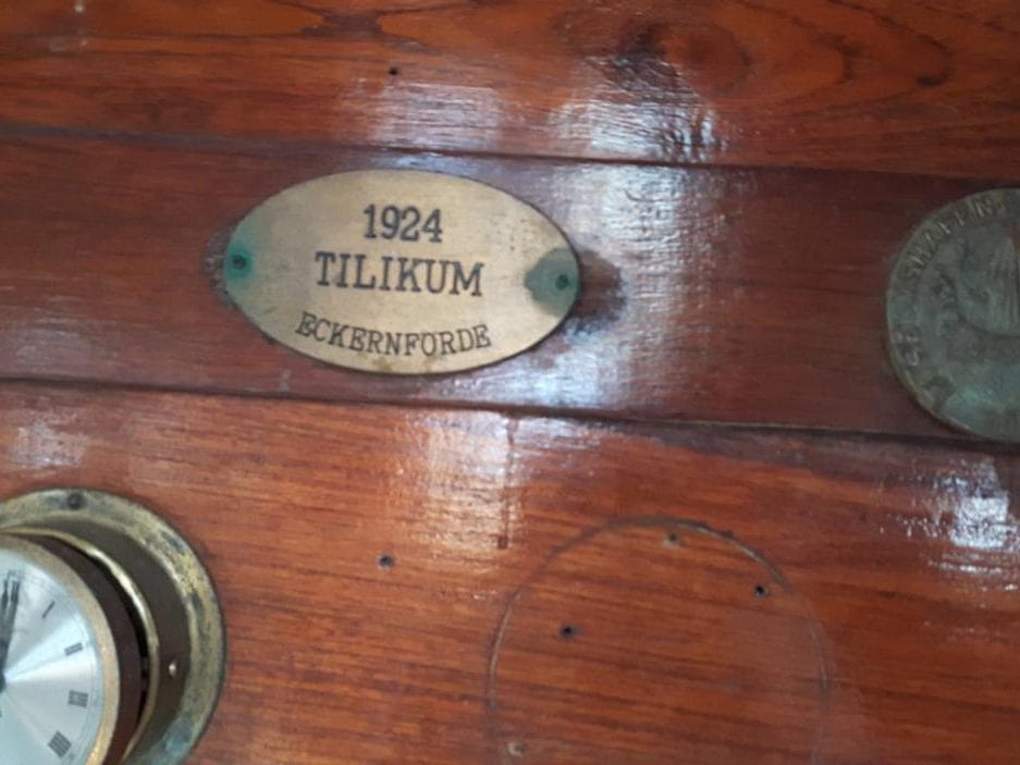 Brass name plate of Tilikum, a 1924 pilot cutter built in Eckernförde